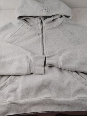 Lululemon Scuba Oversized Half-Zip Hoodie sz XL / XXL
Heather  White LIKE NEW